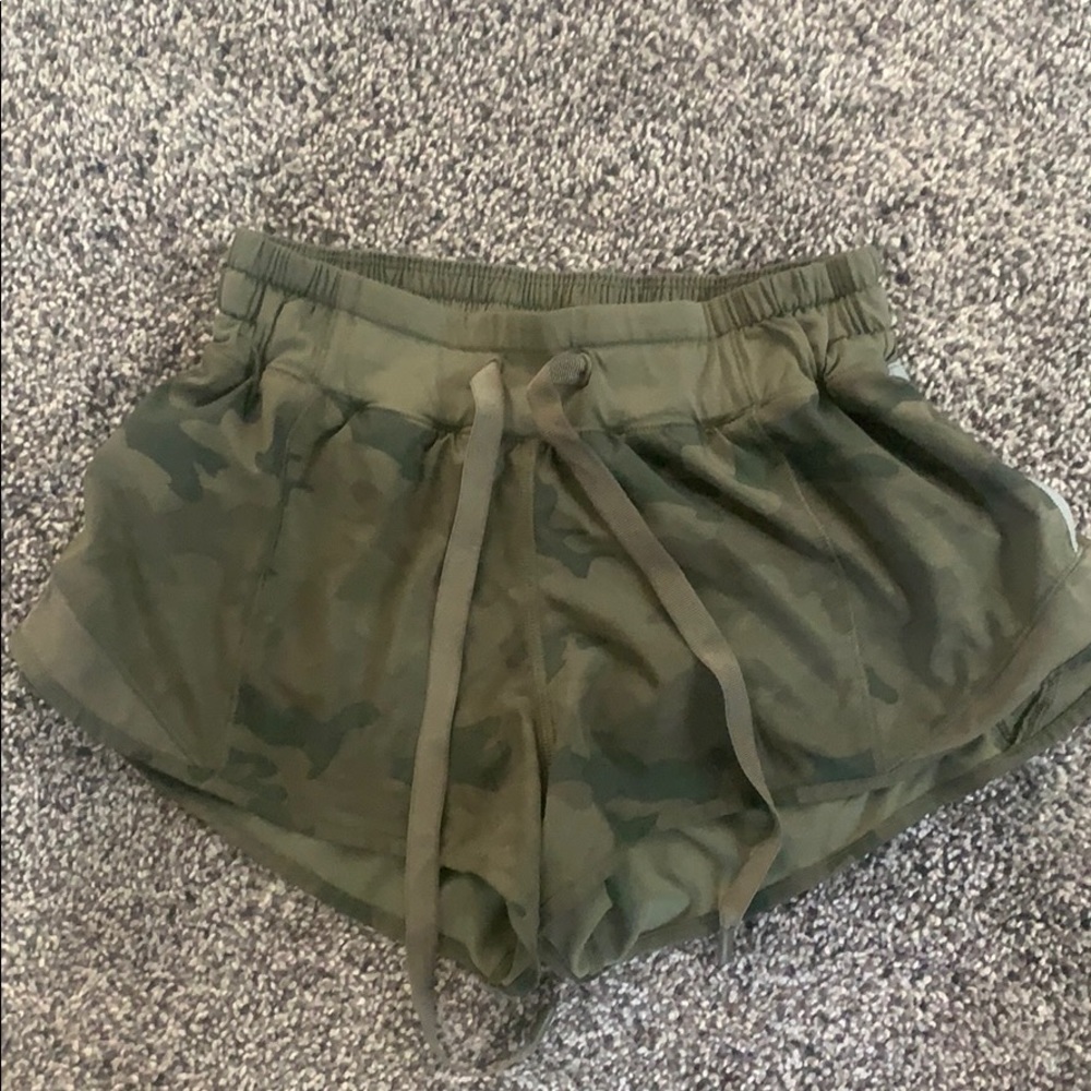 Lululemon original hotty hot size 4 camo